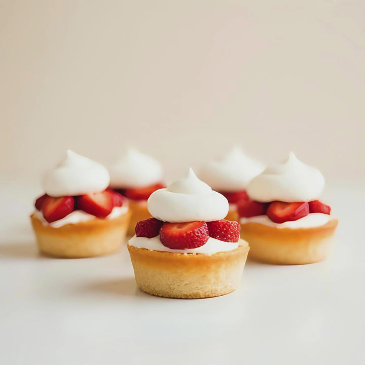 Strawberry Shortcake Fragrance Notes. Top Notes: Fresh Strawberry. Middle Notes: Butter Cake, Sugar Crystals. Base Notes: Whipped Cream