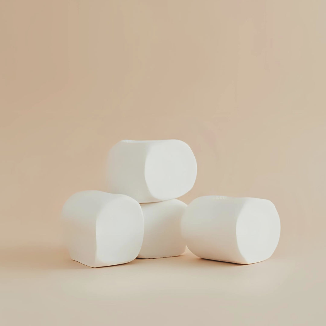 Marshmallow Mahogany Fragrance notes. Top notes: Marshmallow, Milk. Middle notes: Mahogany. Base notes: Tonka Bean, White Musk.