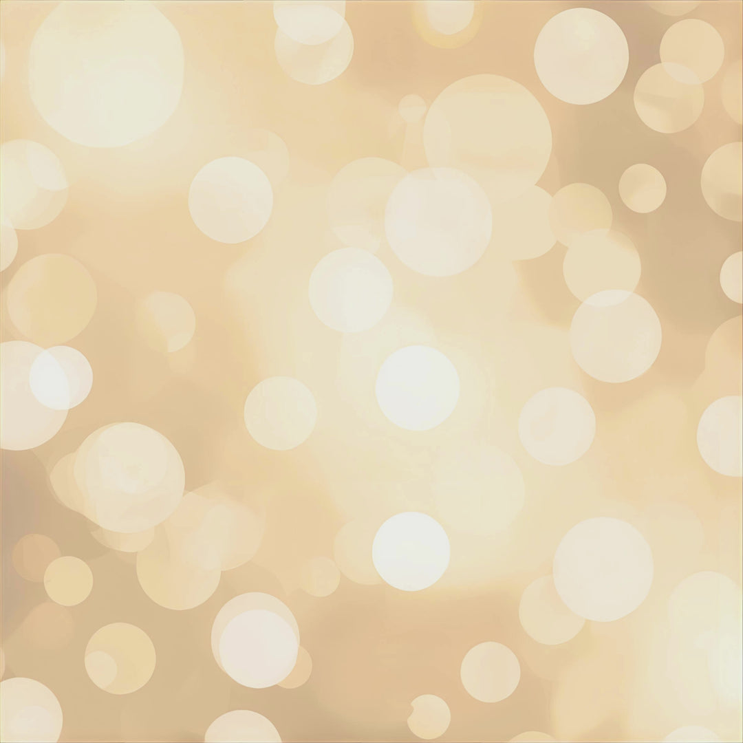 Hearthlight fragrance Notes. Top Notes: Pink Pepper, Juniper, Orange Blossom. Middle Notes: Chestnut, woody accords. Base Notes: Vanilla, Balsam of Peru, Cashmeran.