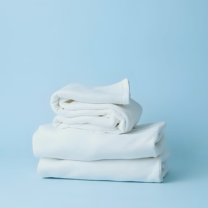 Laundry Fragrance notes. Top notes: aldehydes, bergamot, cotton blossom. Middle notes: Lavender, lily of the valley, jasmine. Base notes: Soft woods, white musk.