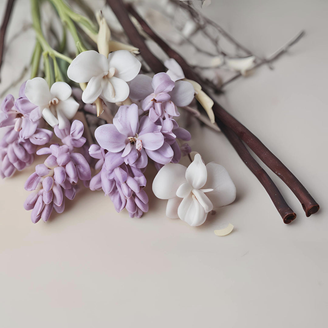 Lilac Vanilla Bean Fragrance Notes. Top Notes: Fresh Lilac. Middle Notes: Sugar Cane. Base Notes: Vanilla Bean