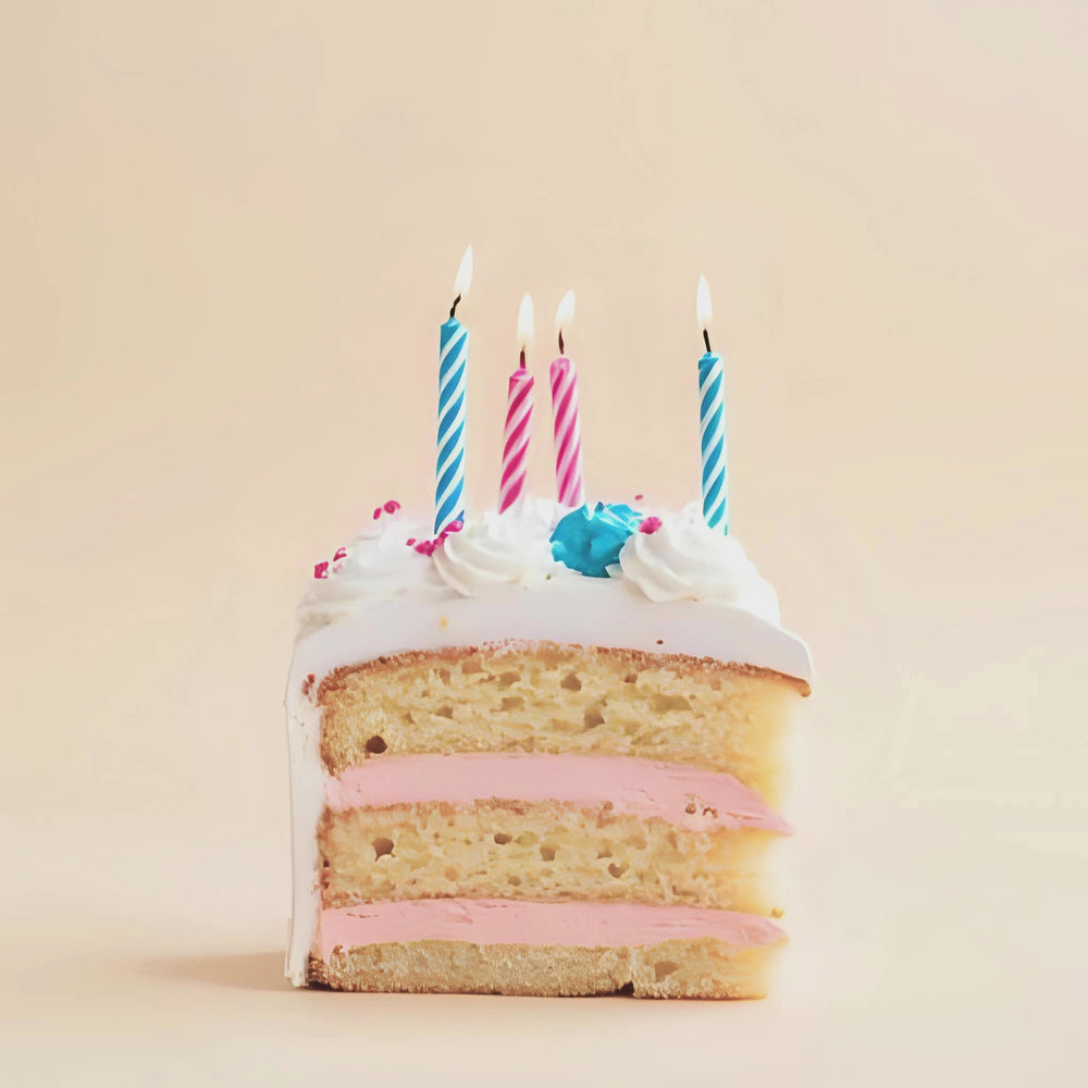 Birthday Cake Fragrance Notes. Top notes: Vanilla Sugar. Middle Notes: Yellow Cake, Butter Cream Frosting. Base notes: Vanilla Bean