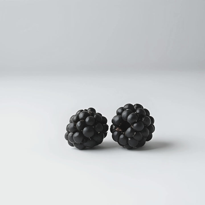 Blackberry Fragrance Notes. Top Notes: Blackberry, Green Leaves, Lemon. Middle Notes: Red Berry Jam Accord. Base Notes: Birch, Benzoin